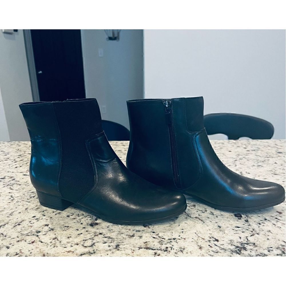 Trotters Women's Monte Ankle Bootie